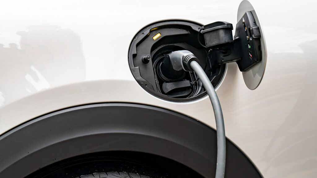 Híbridos enchufables en 2025: ¿el fin de su reinado o una nueva oportunidad?