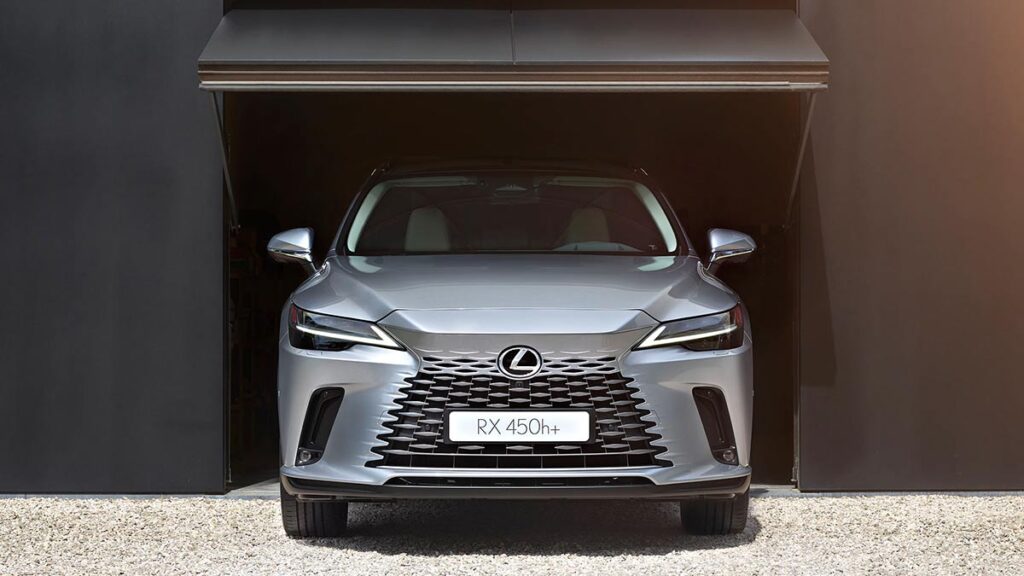 Lexus RX 2025: el SUV híbrido de lujo con tecnología Toyota se renueva con más equipamiento