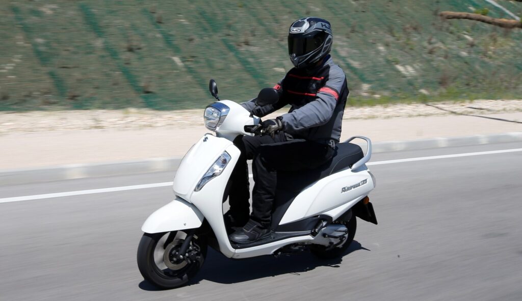 Suzuki_Address_125_2023_accion_-2