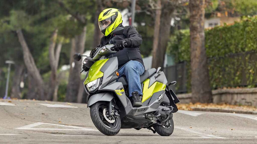 Suzuki_Avenis_125_2023_-32
