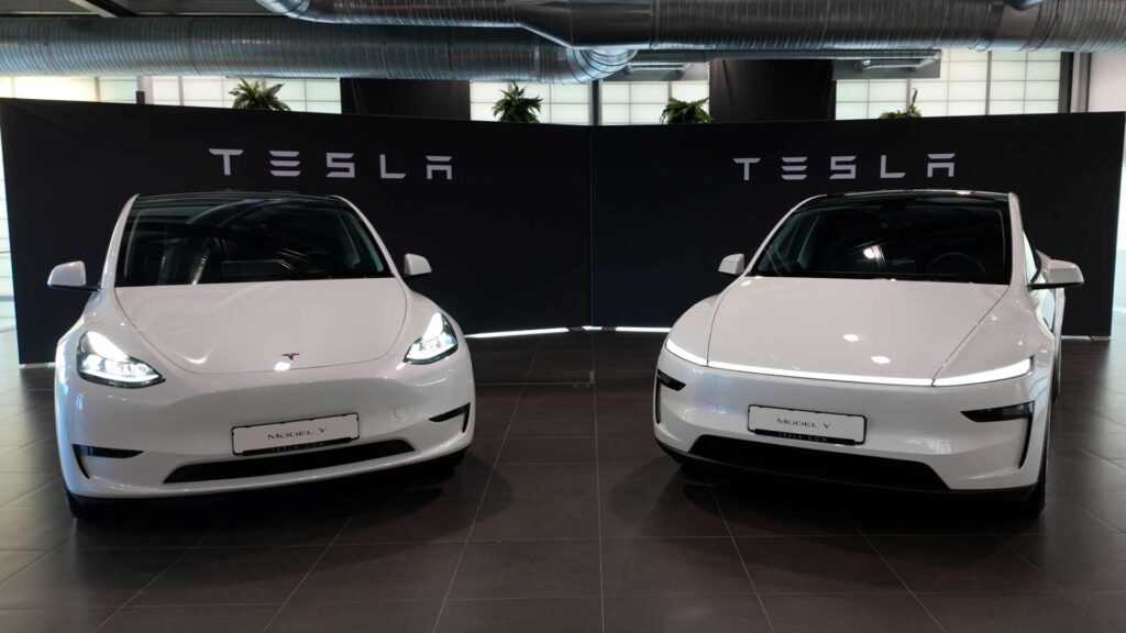 Tesla Model Y 2025