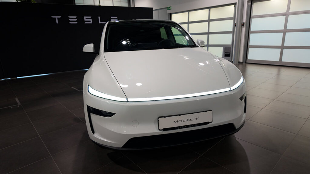 Tesla Model Y 2025