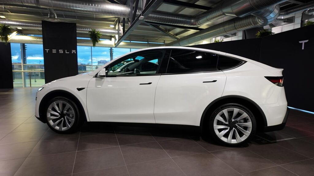Tesla Model Y 2025