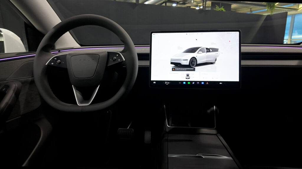 Tesla Model Y 2025