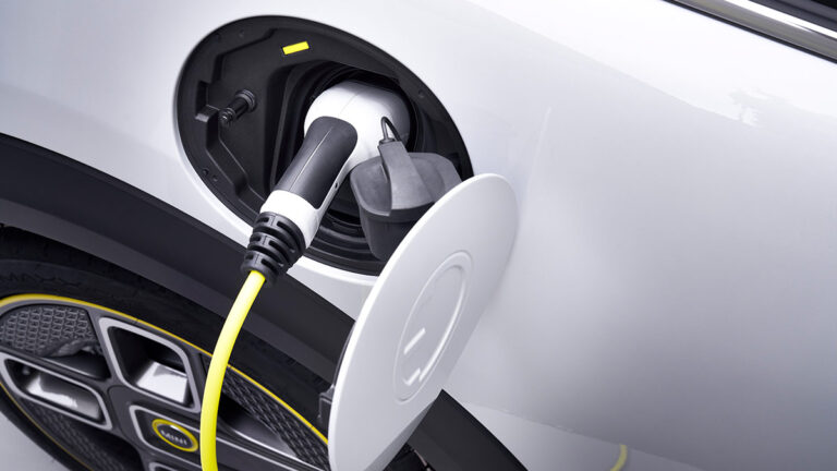 Trump frena el impulso de los coches eléctricos en Estados Unidos