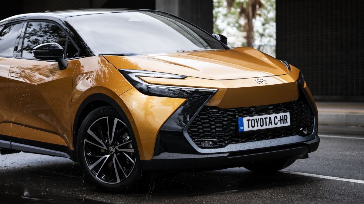 portada toyota c hr hybrid acabadospirit amarillonapoles vistafrontallateral