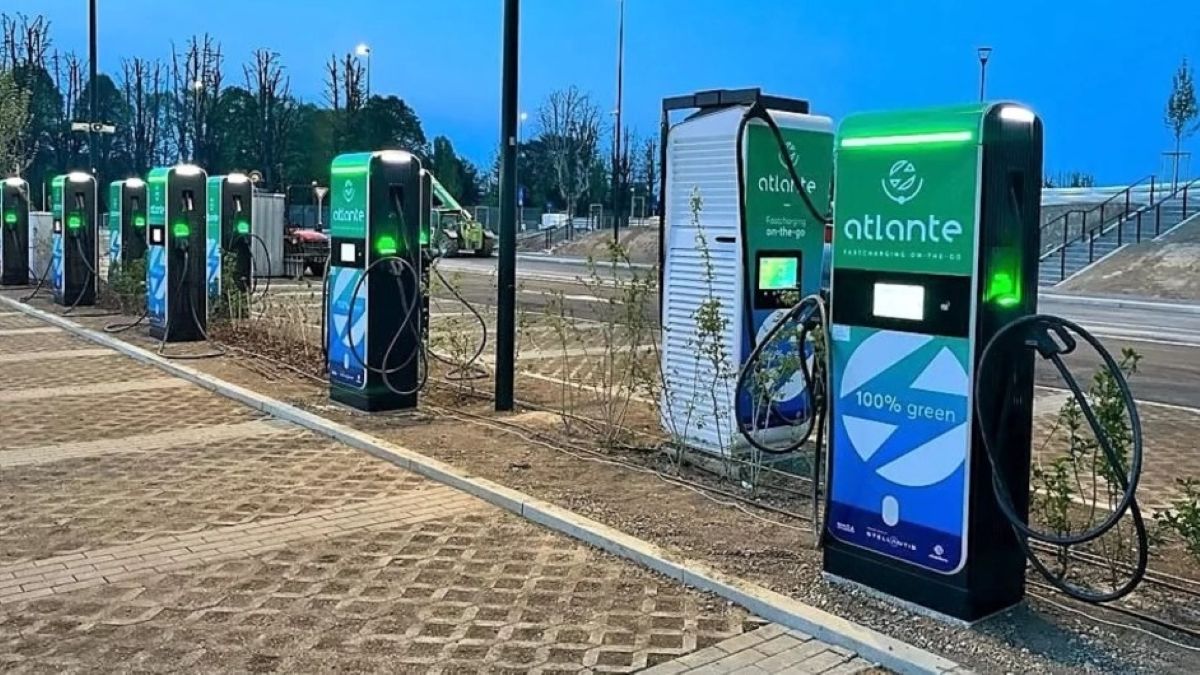 punto de carga de electricos de wallbox para atlante