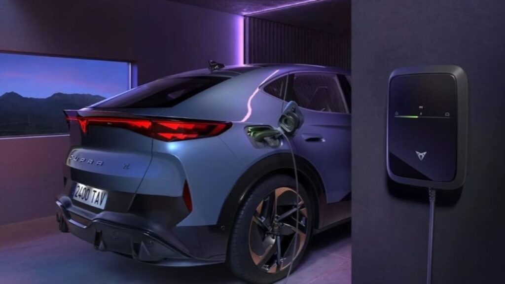 un-cupra-tavascan-durante-la-carga_ seat