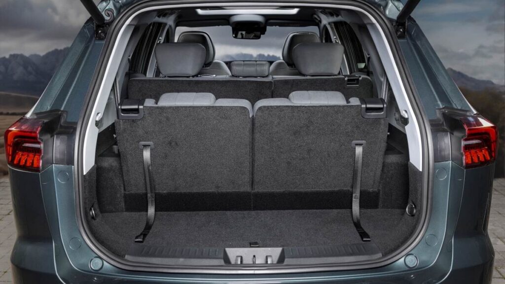 Probamos el Ebro S800, el SUV que te pone 7 plazas por 36.990 euros 6 Ebro S800