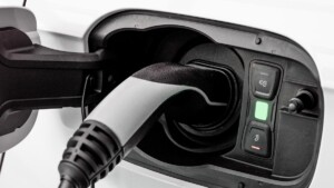 Europa replantea la prohibicion de coches gasolina en 2035 el giro hacia los hibridos enchufables 00007