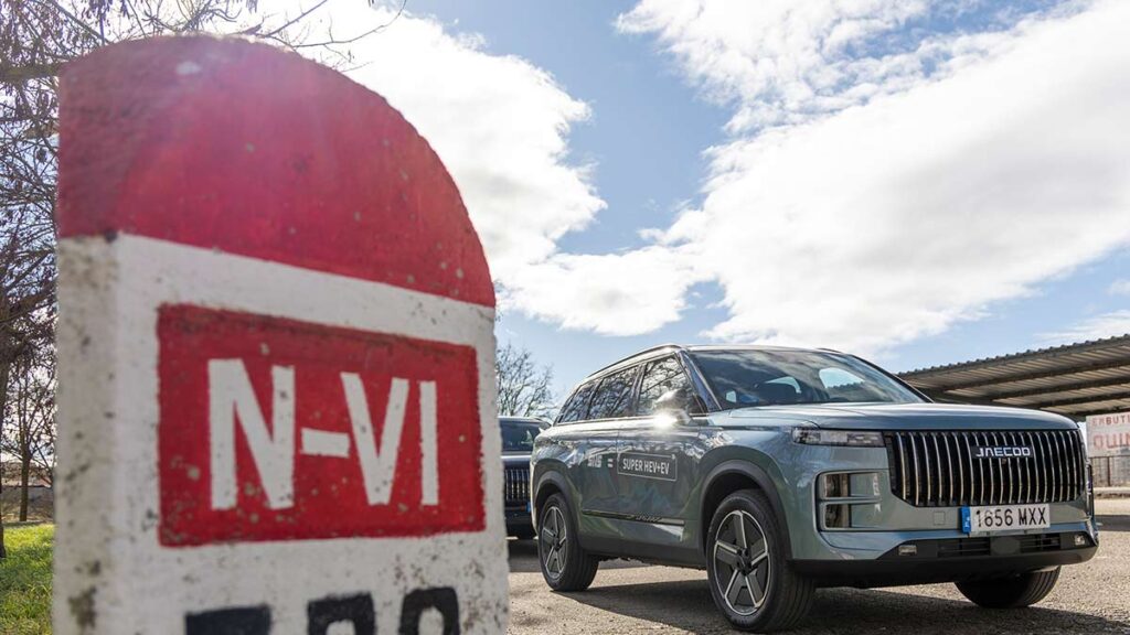 Jaecoo pone 'ruedas' arriba la hibridación: así funciona su nuevo sistema híbrido enchufable que garantiza 1.200 km de autonomía