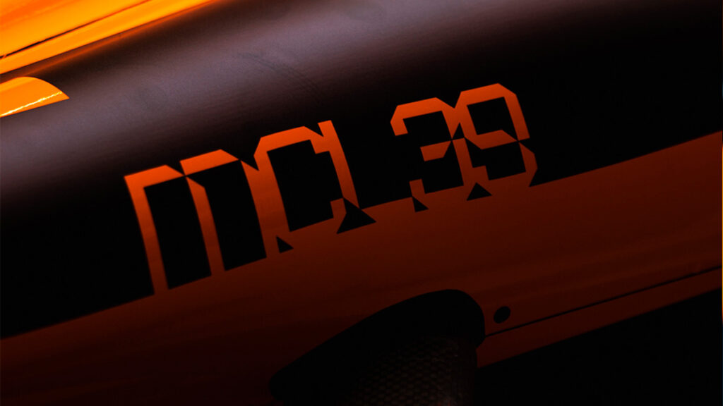 McLaren F1 presenta su nuevo monoplaza para 2025 en Silverstone, sorprendiendo al mundo
