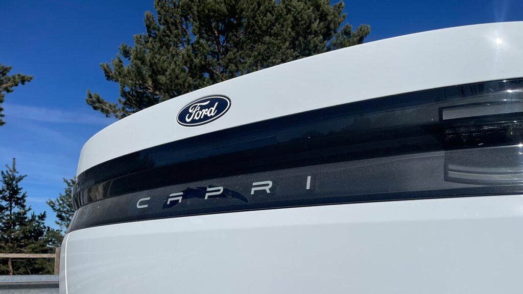 Primeras impresiones del nuevo Ford Capri: el icónico Mustang europeo se reencarna en un sorprendente SUV eléctrico