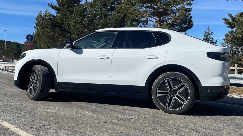Primeras impresiones del nuevo Ford Capri: el icónico Mustang europeo se reencarna en un sorprendente SUV eléctrico