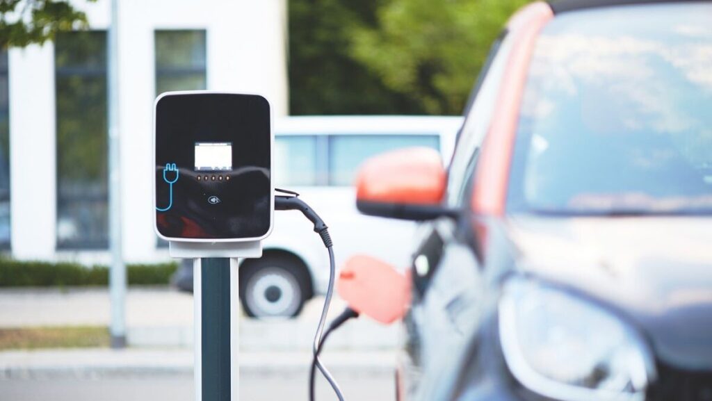 coches eléctricos cargando perte vec autonomía