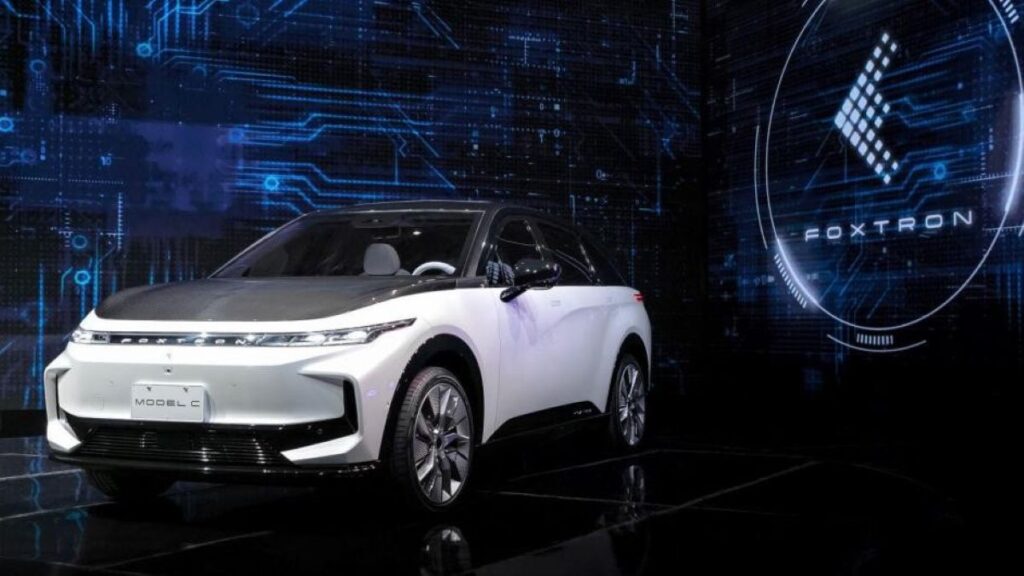 modelo-de-coche-de-foxconn-el-fabricante-del-iphone-de-apple