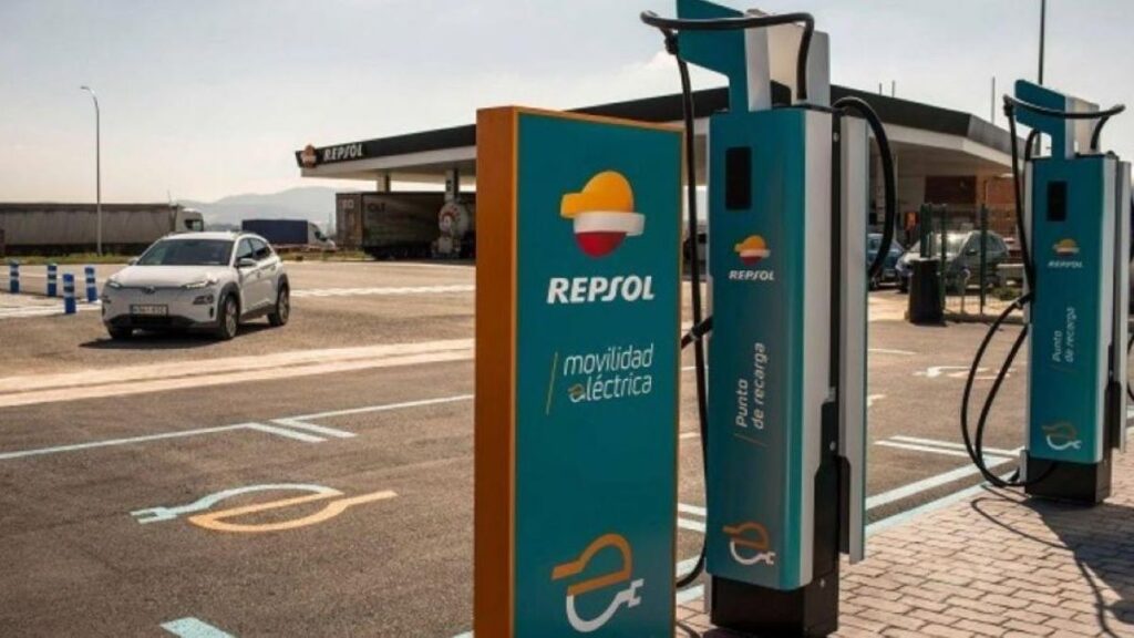 punto-de-carga-para-coches-electricos-de-repsol_89_1000x530