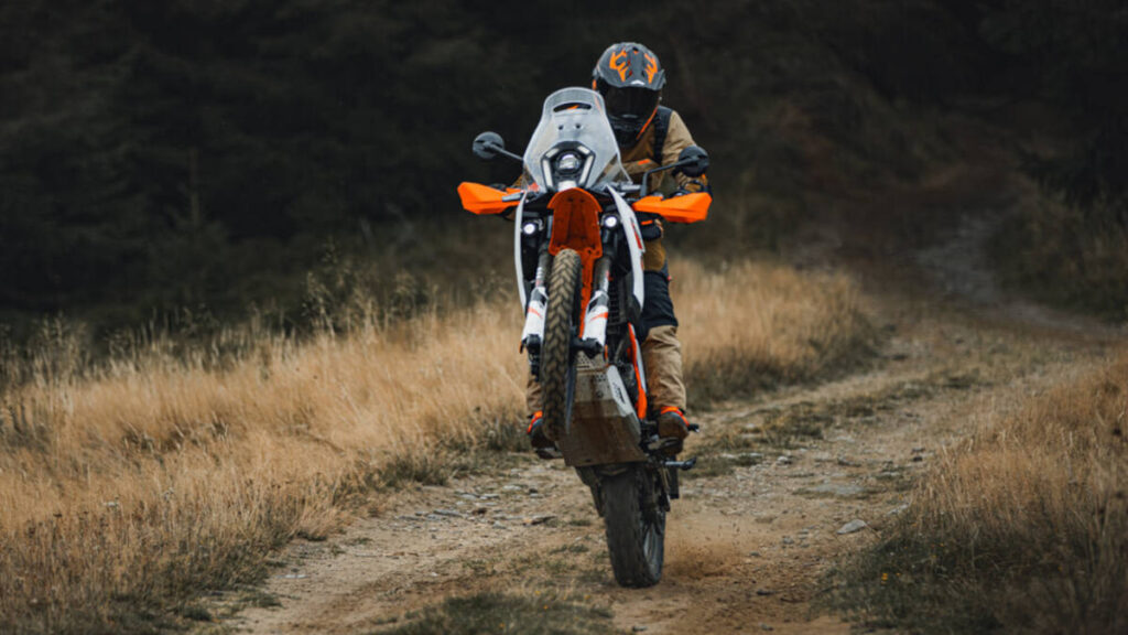 647168_MY25-KTM-390-ADVENTURE-R_KTM-390-ADVENTURE-range