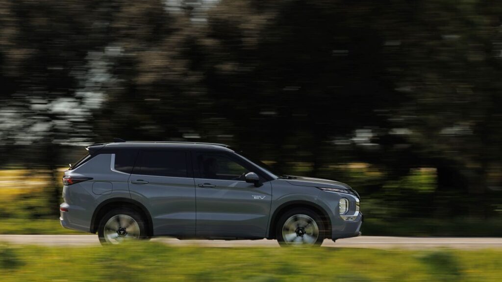 Mitsubishi Outlander PHEV 2025