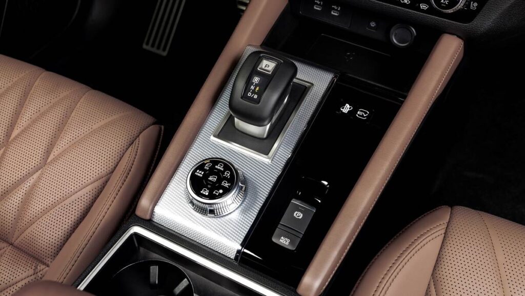 Mitsubishi Outlander PHEV 2025