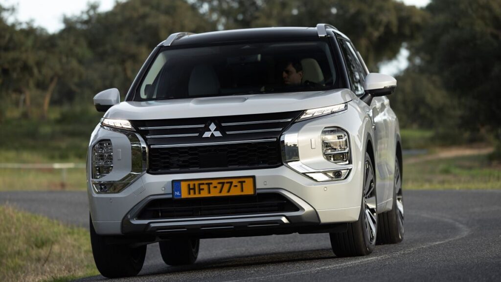 Mitsubishi Outlander PHEV 2025