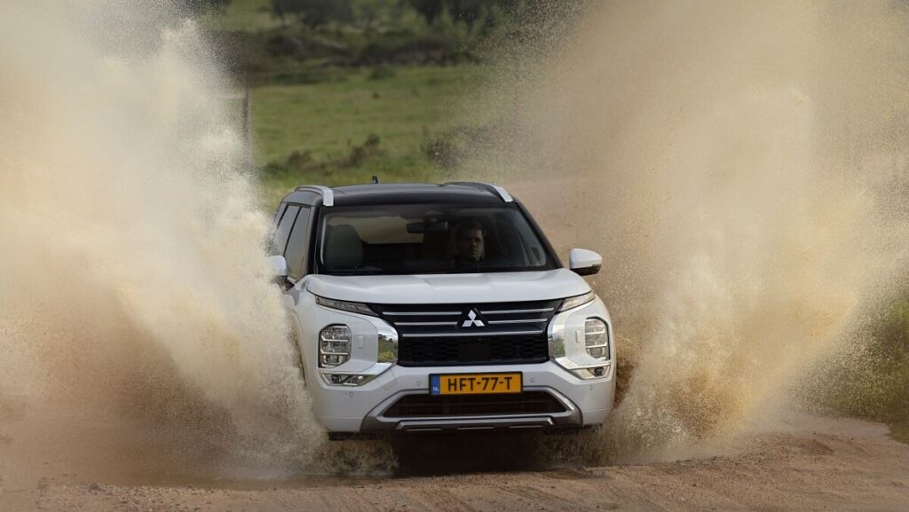 Mitsubishi Outlander PHEV 2025