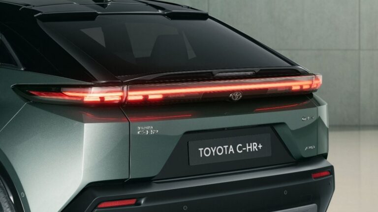 Toyota C HR trasera
