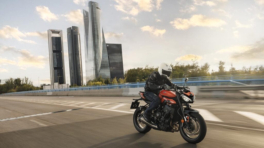 Triumph_DemoTour_Streettriple_5