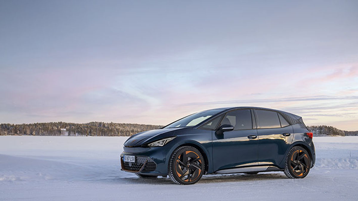 02_CUPRA_Born_Aurora_Blue_H
