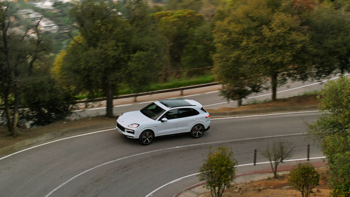1Porsche-Cayenne-S-E-Hybrid