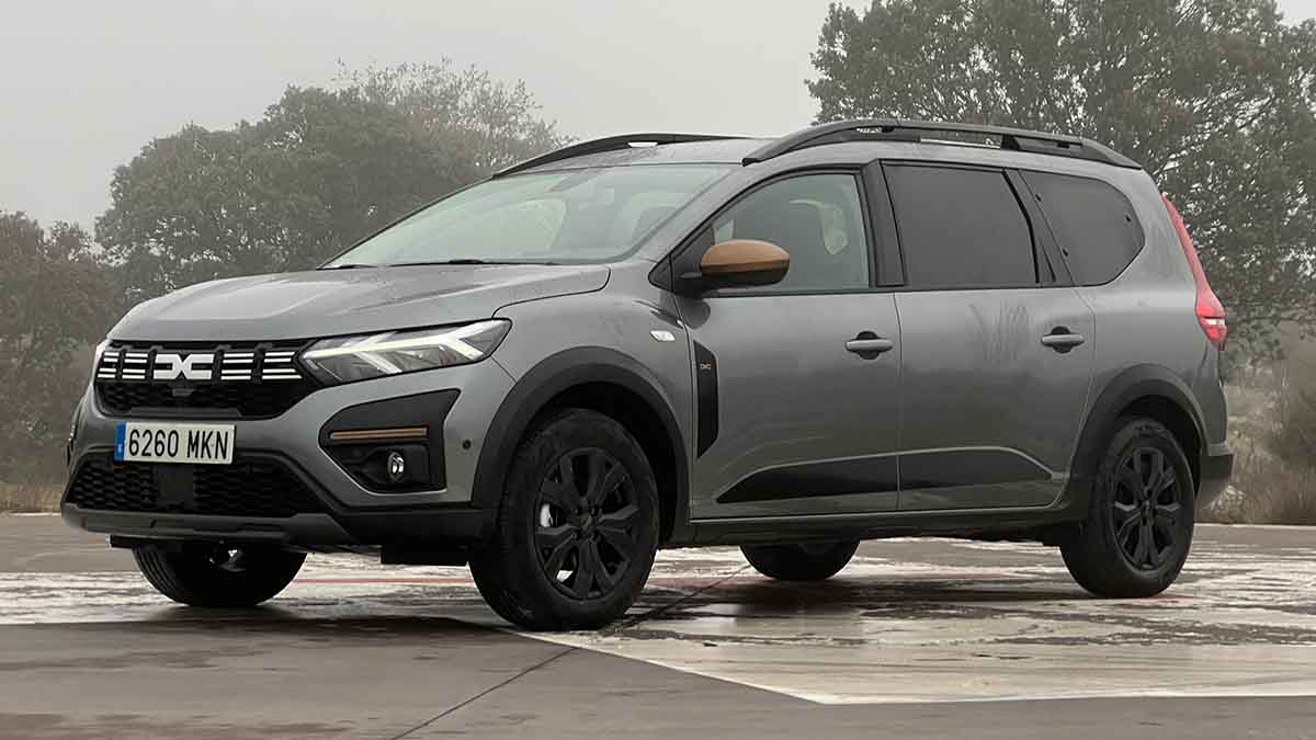 2_Dacia-Jogger-Hybrid-140-Extreme-7-plazas-Gris-exterior-1