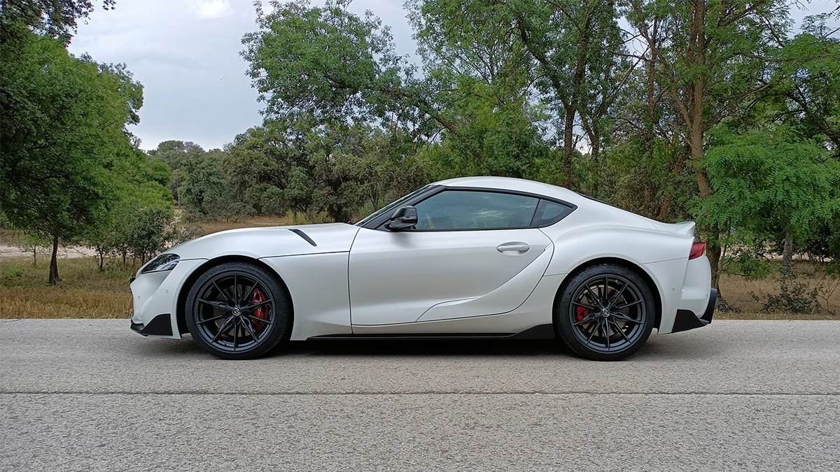 2_Toyota-GR-Supra_