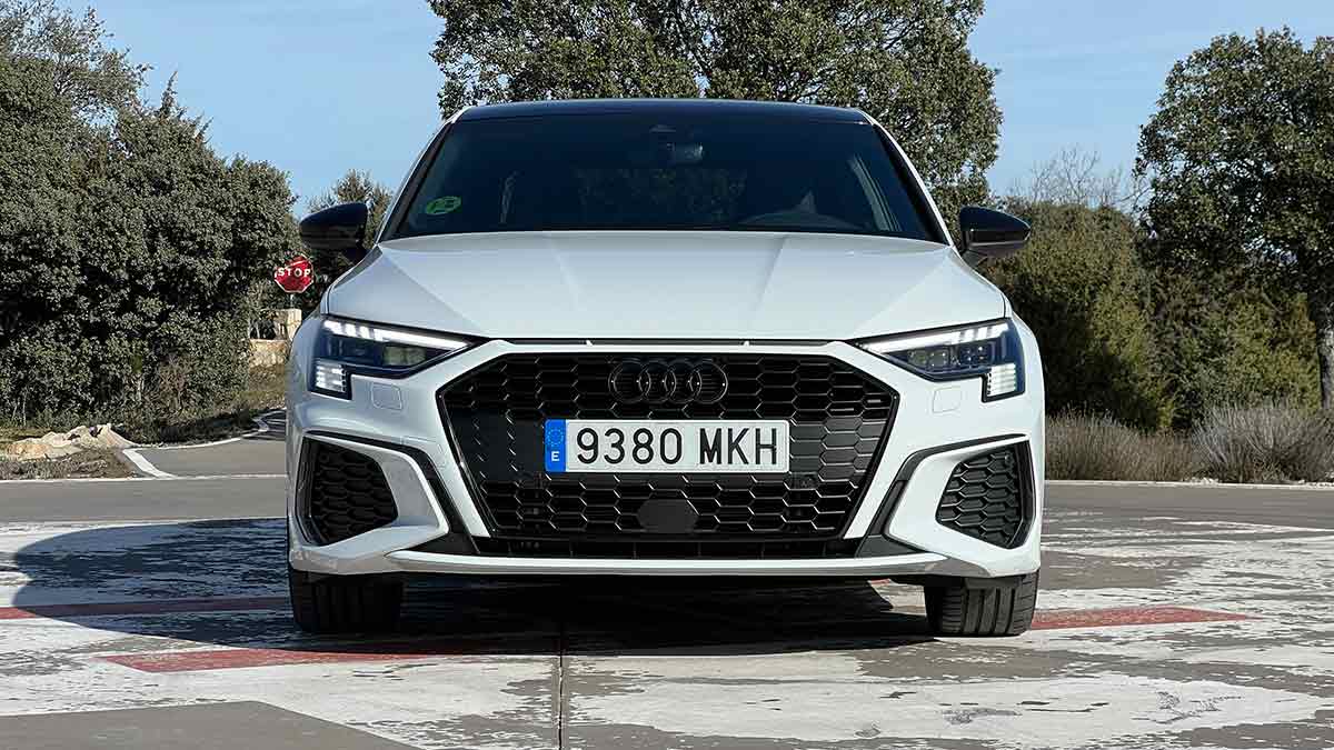 Audi-A3-Sedan-35-TDI-S-Line_00001