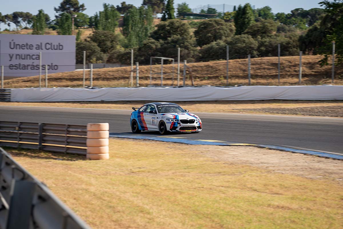 BMW-M2-CS-Racing-2