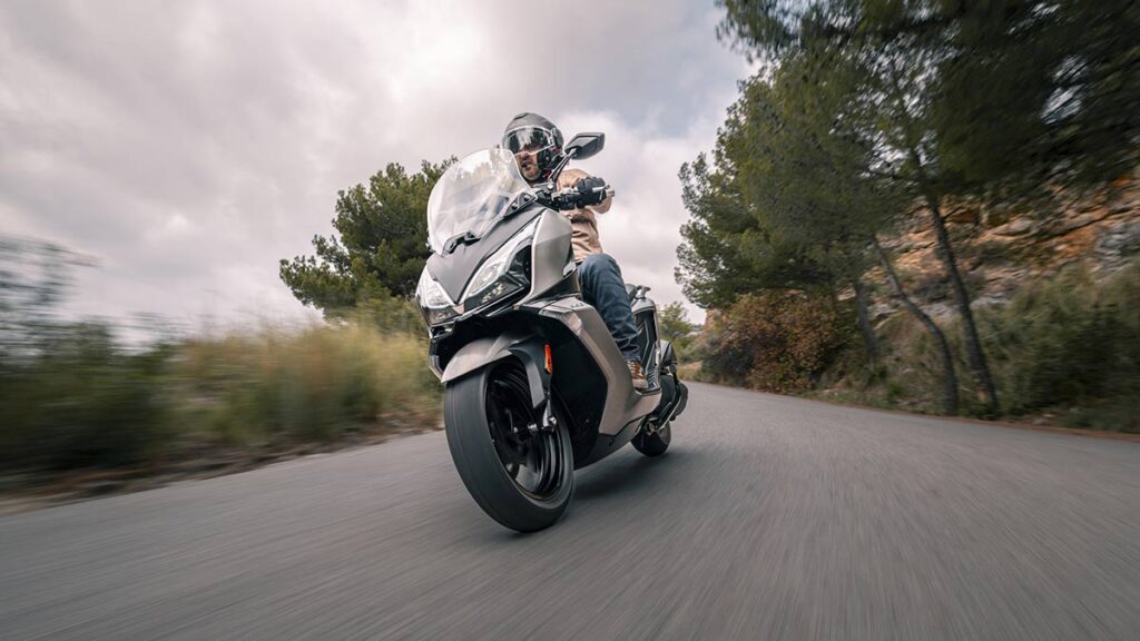 Kymco_Super_Dink_GT_350-2