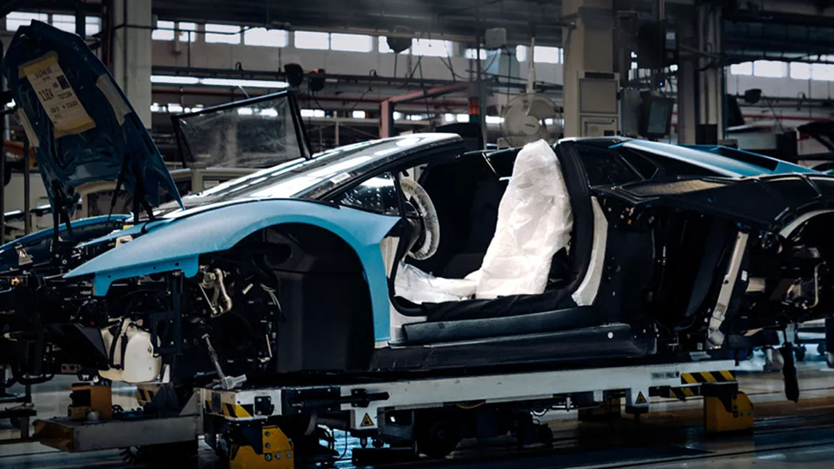 Lamborghini_Aventador_1