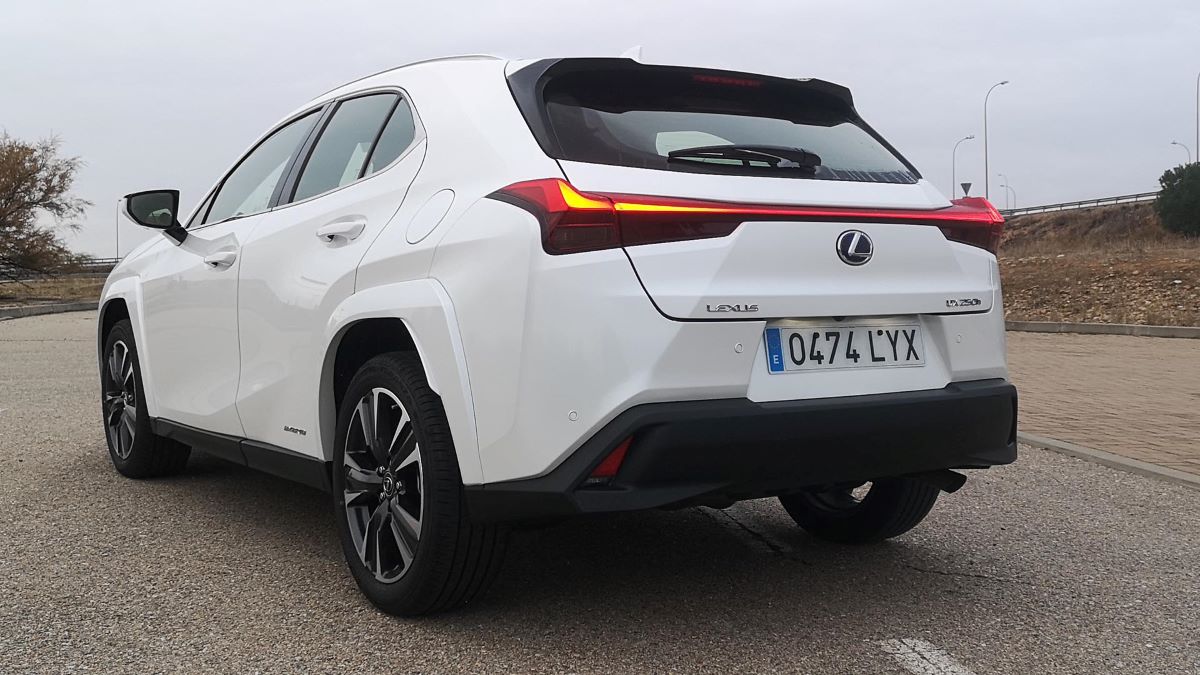 Lexus_UX_250h_2023_prueba-2