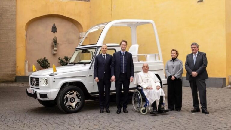 El Papa Francisco también innovó en los Papamóvil