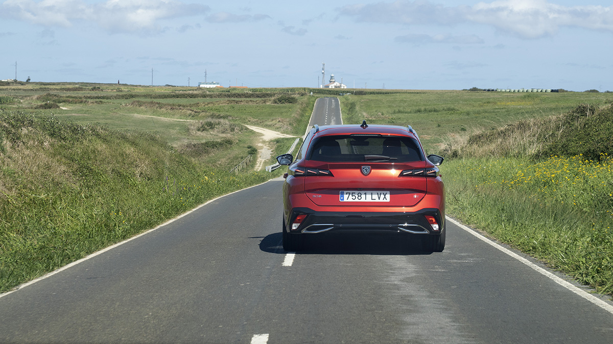 Peugeot308_sw_02-1