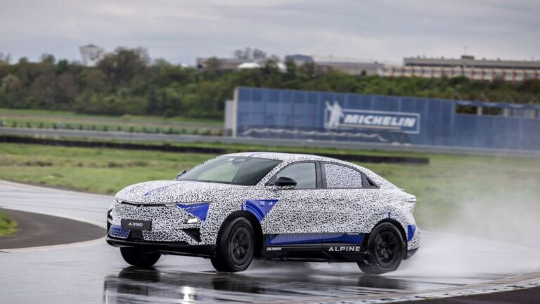 Alpine A390