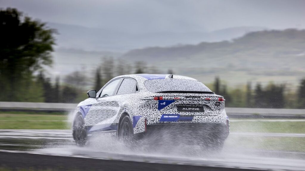 Alpine A390