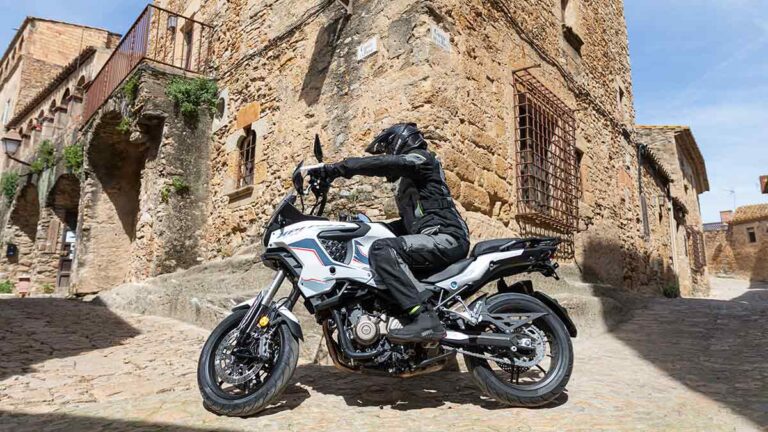 La histórica marca Rieju se adentra en el trail para el carnet A2 con una moto (bastante) española y con oferta 