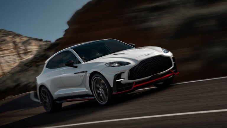 Aston Martin DBX S