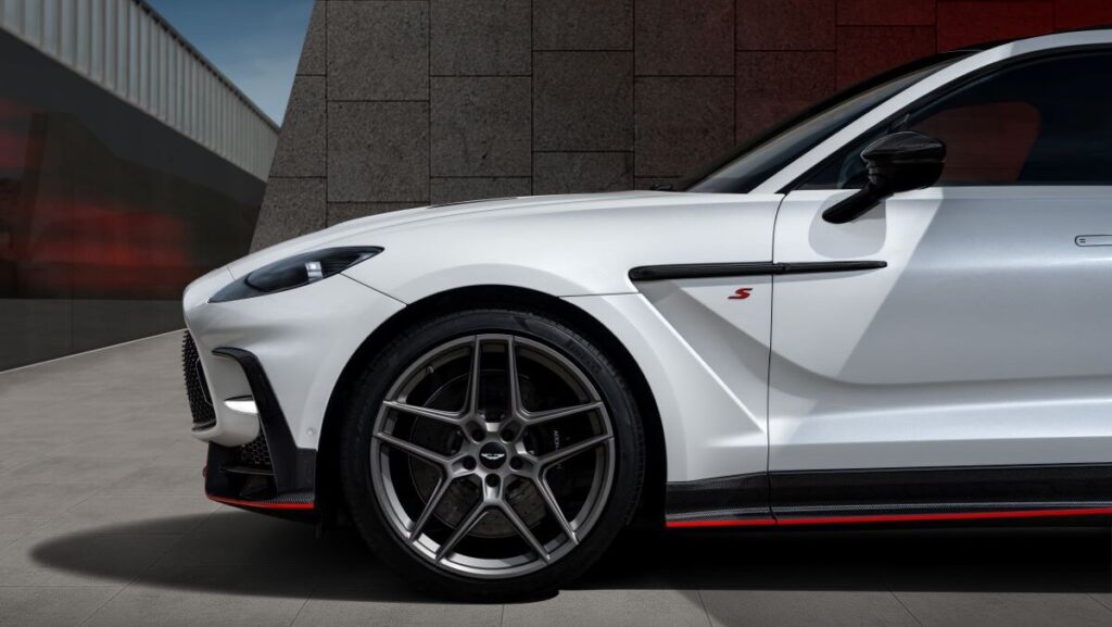 Aston Martin DBX S