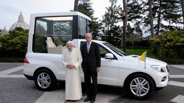 Coche papa Benedicto