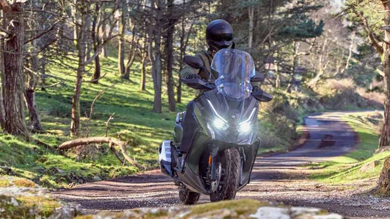 El scooter SUV de KYMCO para el carné de coche aumenta tecnología y reduce precio 