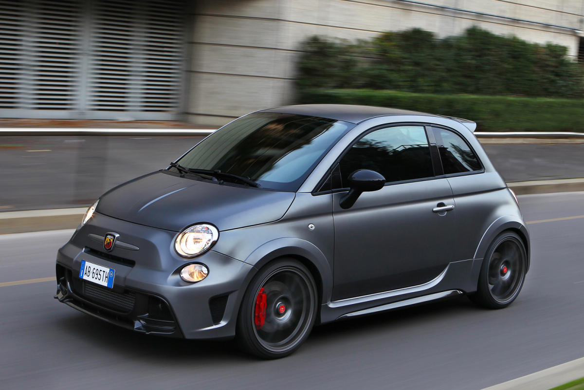 abarth695-biposto-1_g