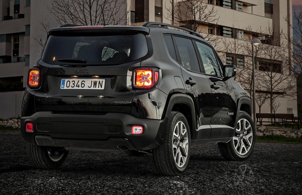 jeep-renegade-night-eagle-1_g