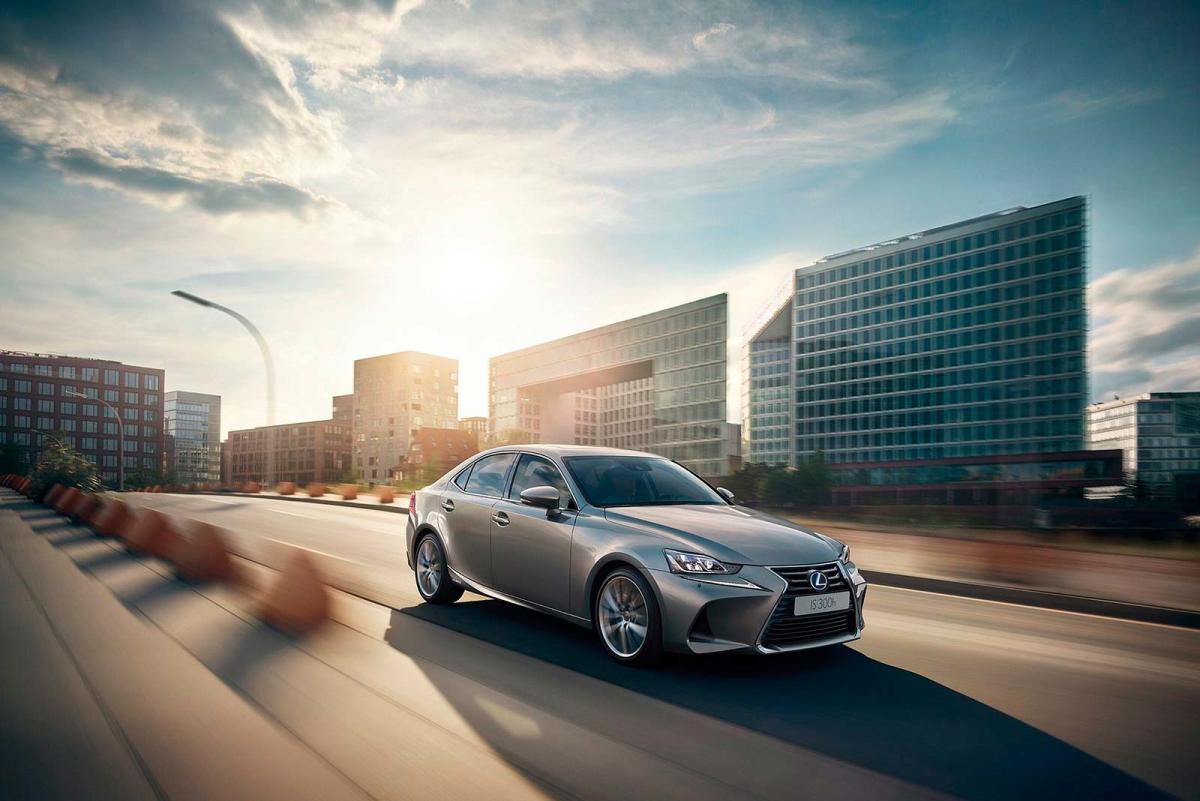 lexus-2017-1_g