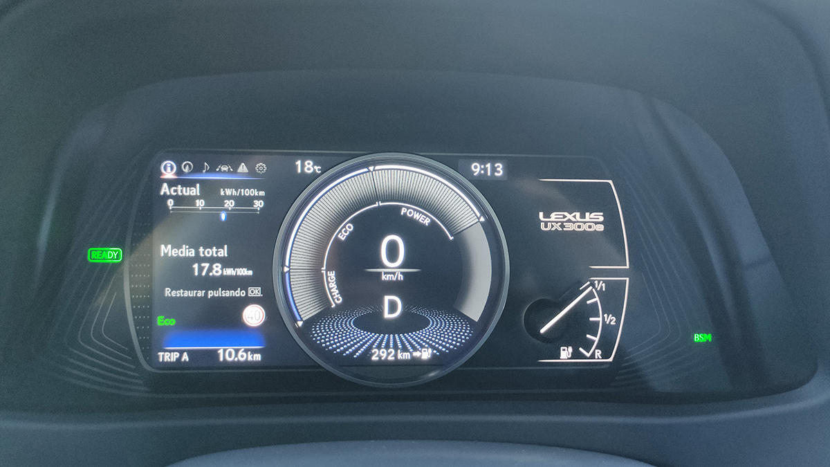 lexus-ux300e-2020-1_g